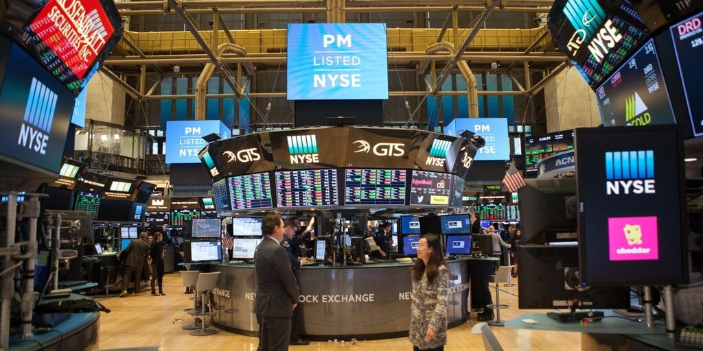 Market Panic Builds Ahead of Potential 'Black Monday,' Crypto Liquidations Spike to $900M